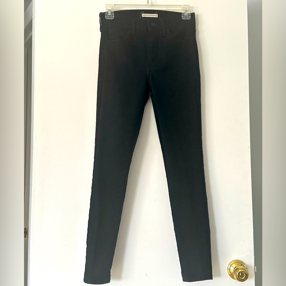 Black skinny Levi’s
